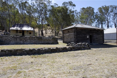2009_Harrow_log-gaol-6.jpg