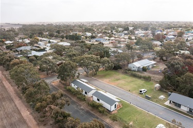 2025_Kaniva_cabins_georgiemann_low-res_24.jpg