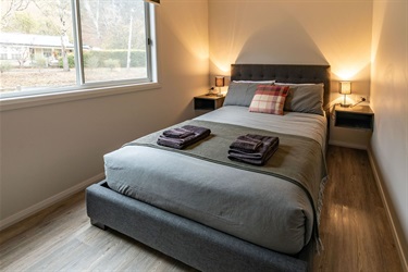 2025_Harrow_cabins_georgiemann_low-res_4.jpg