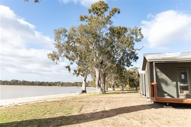 2025_Lake-Charlegrark_cabins_georgiemann_low-res_1.jpg